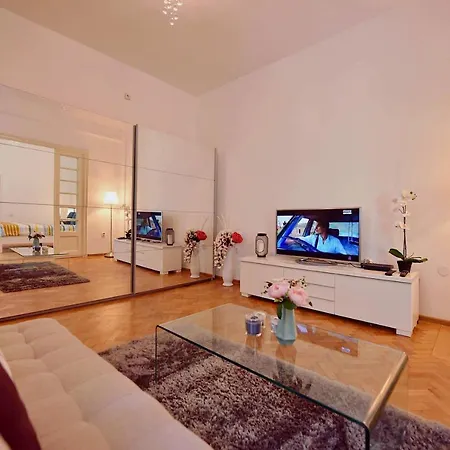 Athenee Luxury *